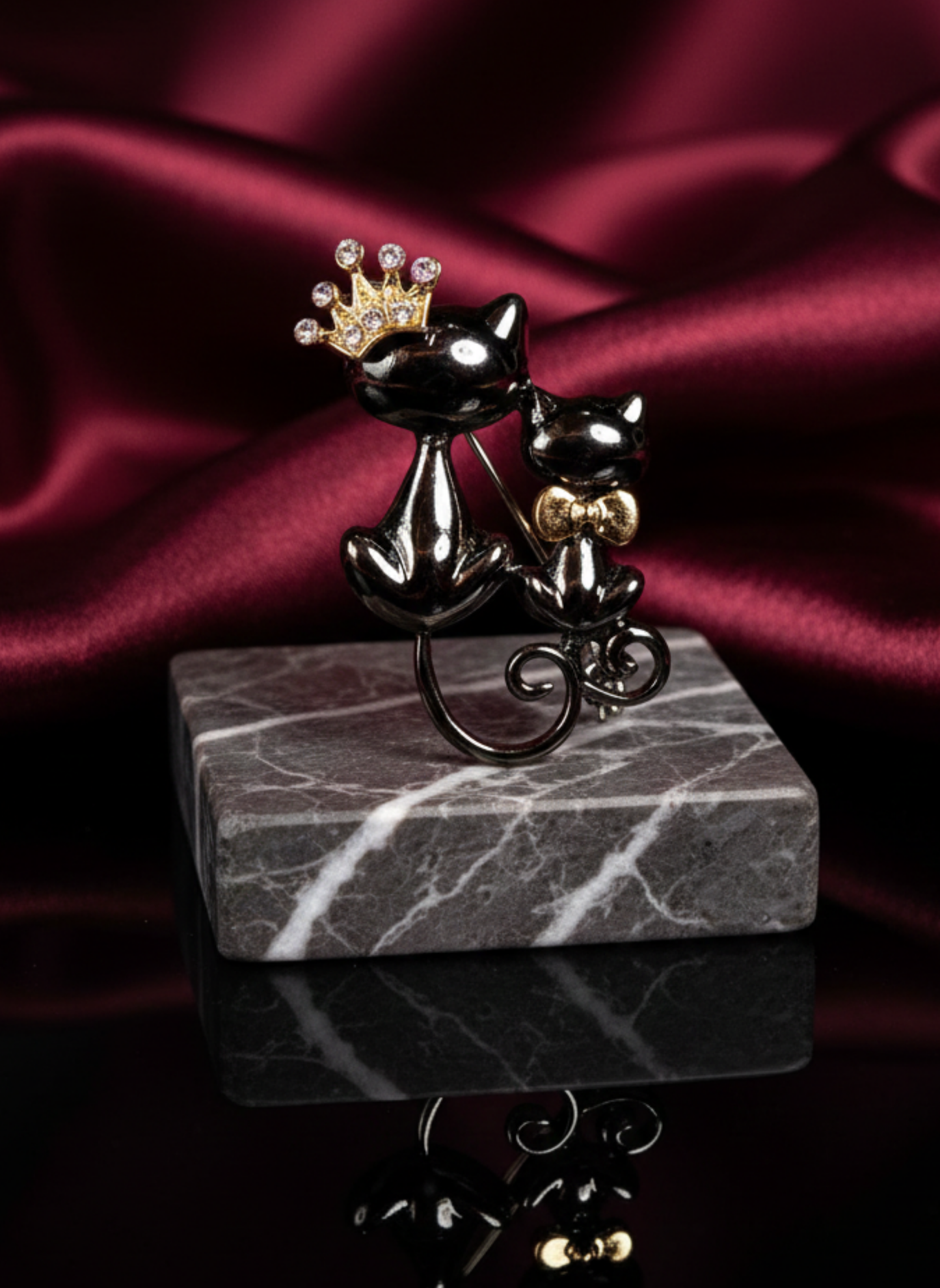 Twin Cats Crown Brooch